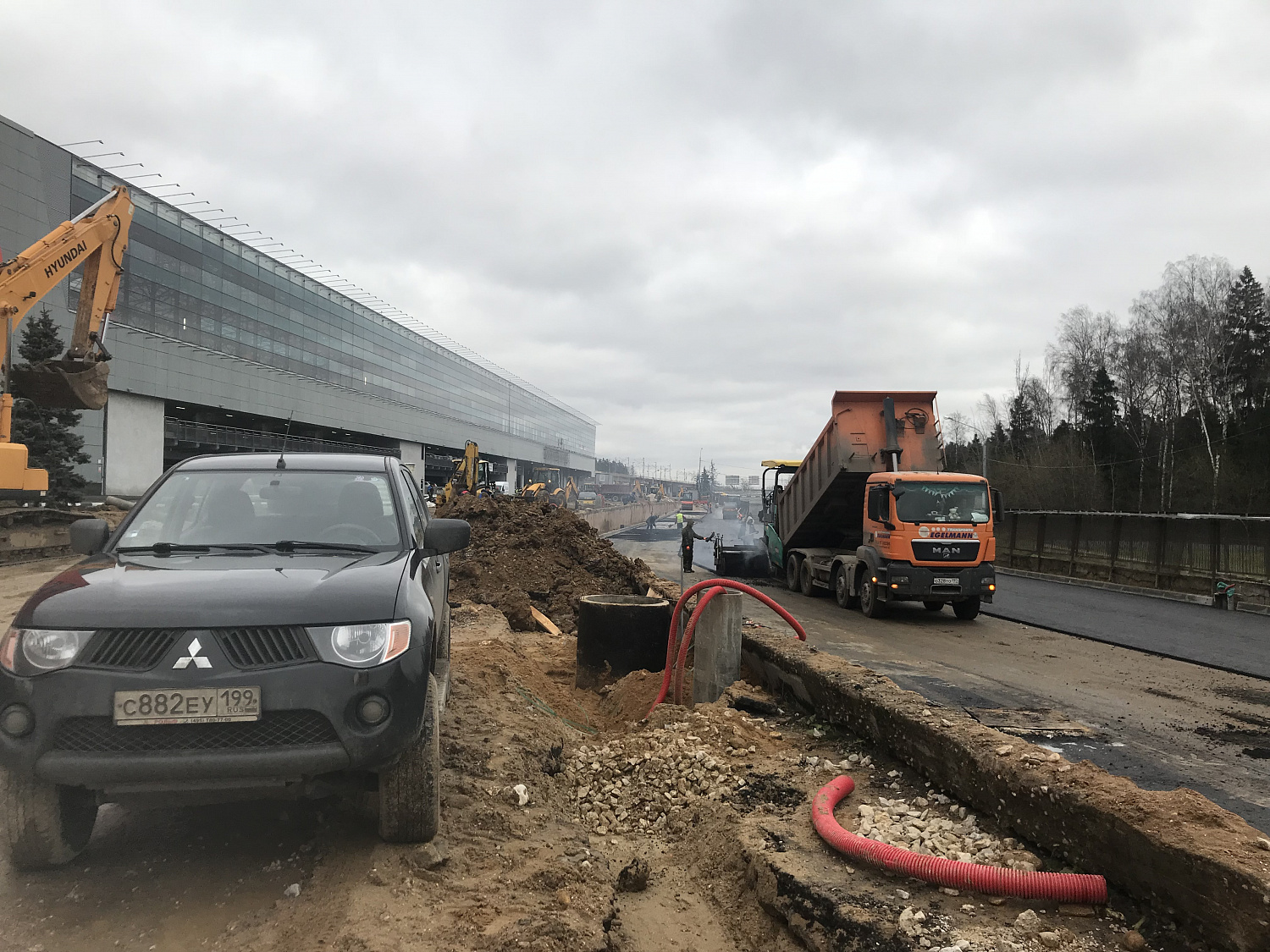 Реконструкция ливневой канализации и устройство парковки в Шереметьево