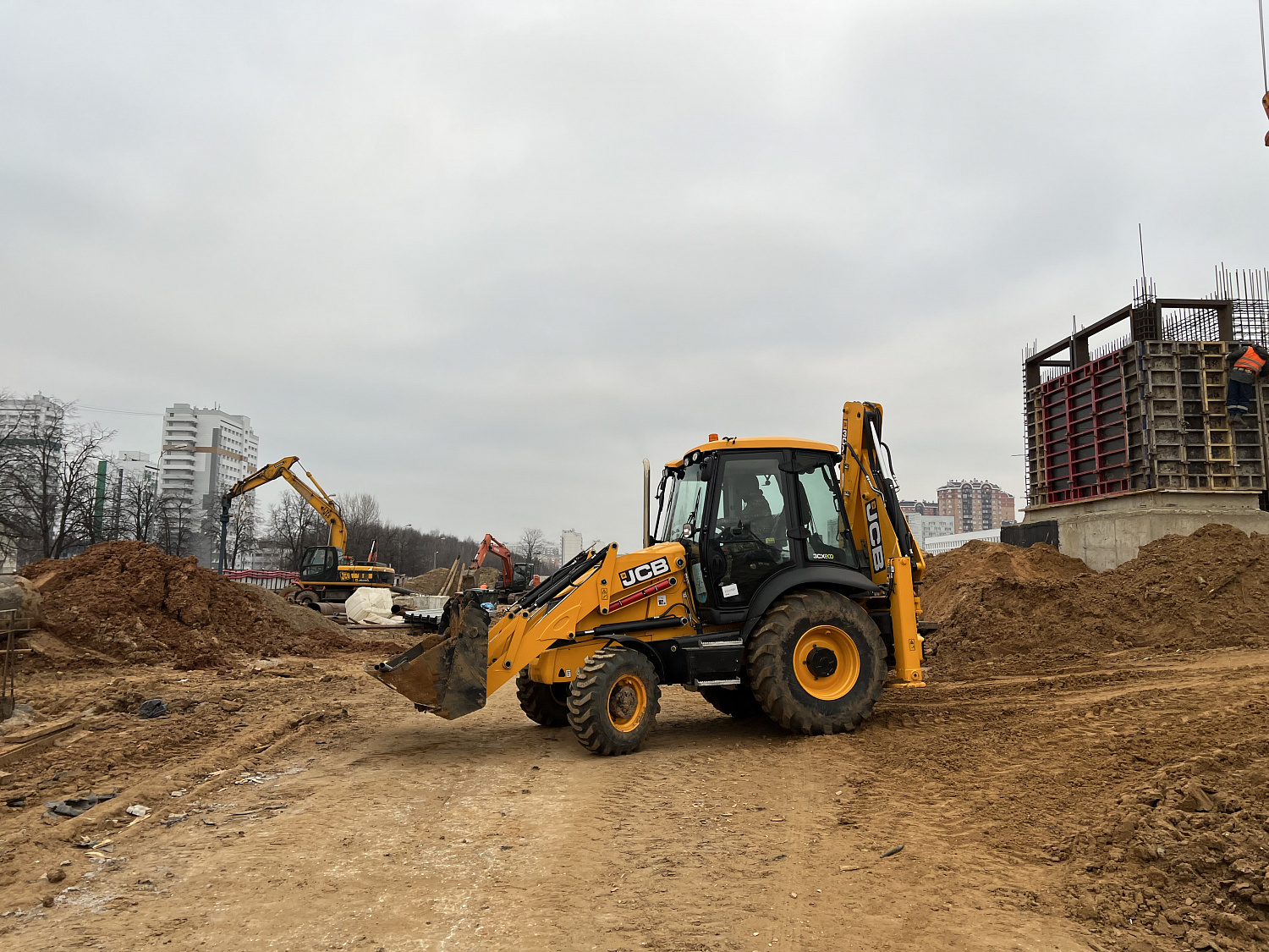 Аренда экскаватора-погрузчика JCB 3CX